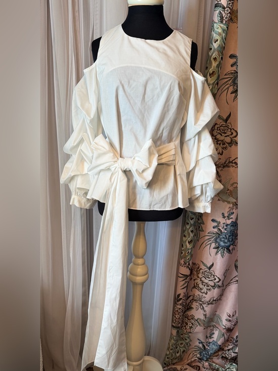 the clothing company Tops - The Clothing Company White Cold Shoulder Ruffle Sleeve Bow Blouse S NWT